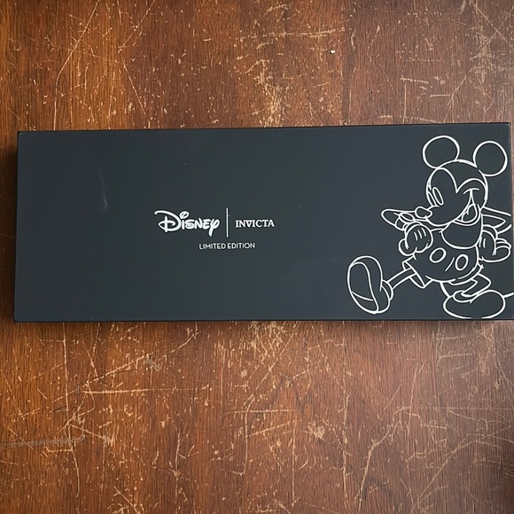 New In Box Invicta Limited Edition Minnie Mouse Watch - Picture 2 of 6